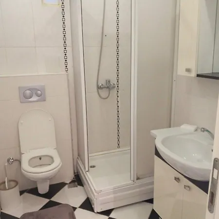 Oezyuerek Apartman *